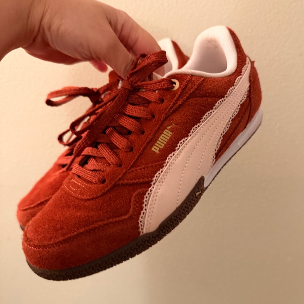 Puma Bella Donna sneakers size 7.5 rust red/laced light pink logo.